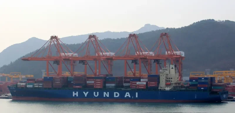 HYUNDAI HONGKONG Container Ship IMO 9305661 photo 9