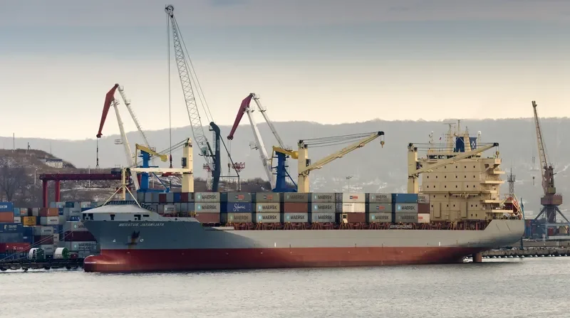 MERATUS JAYAWIJAYA Container Ship IMO 9305881 photo 2