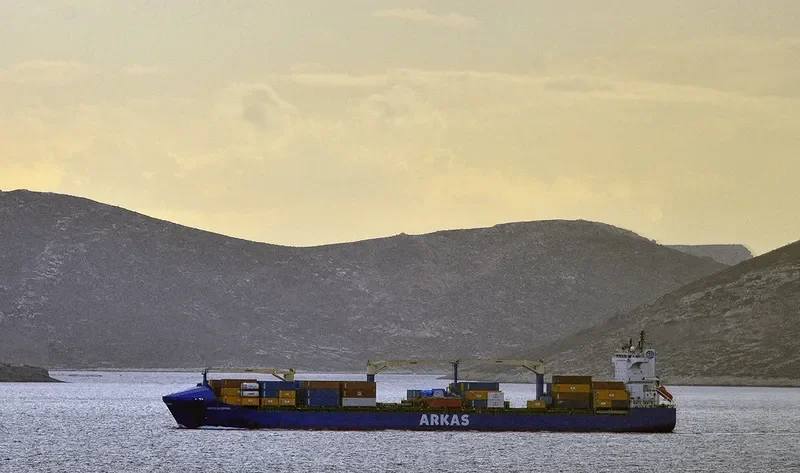 VENTO DI ZEFIRO Container Ship IMO 9305893 photo 2
