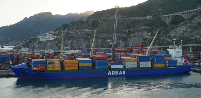 VENTO DI ZEFIRO Container Ship IMO 9305893 photo 3