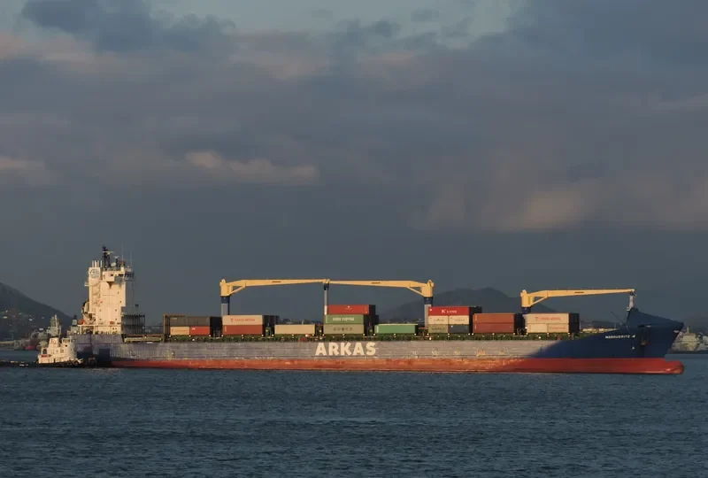 VENTO DI ZEFIRO Container Ship IMO 9305893 photo 9