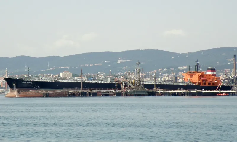 SEMBRANI Tanker IMO 9306639 photo 7