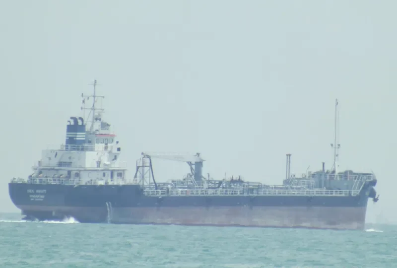 STRAITS DIGNITY Tanker IMO 9306859 photo 2