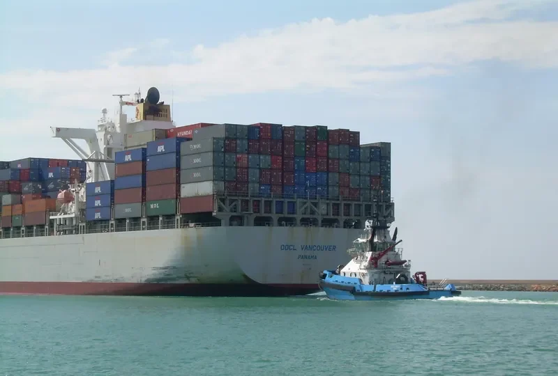 OOCL VANCOUVER Container Ship IMO 9306990 photo 10