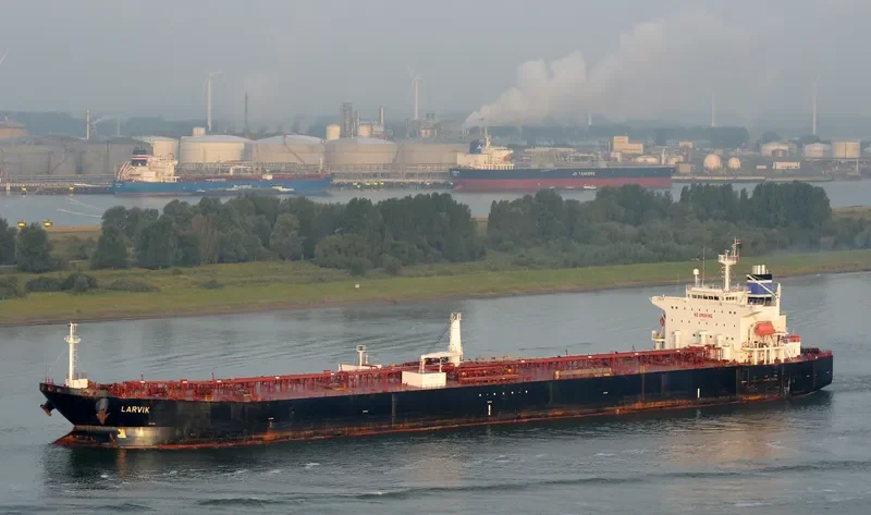 LARVIK Tanker IMO 9307346 photo 3