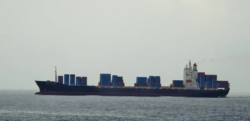 KOTA KAMIL Container Ship IMO 9307413 photo 4