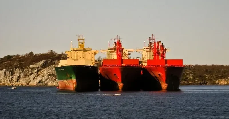 CAPE MORETON Container Ship IMO 9308405 photo 5