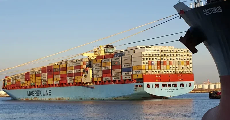 MAERSK SINGAPORE Container Ship IMO 9308649 photo 10