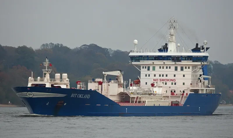 GLOBAL DIGNITY Tanker IMO 9309227 photo 3