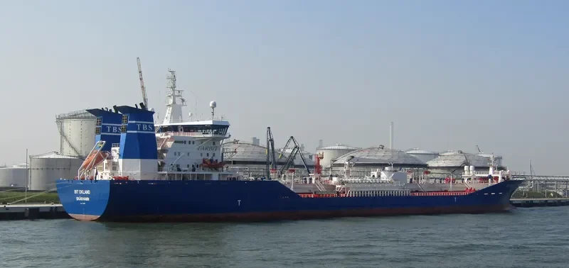 GLOBAL DIGNITY Tanker IMO 9309227 photo 6