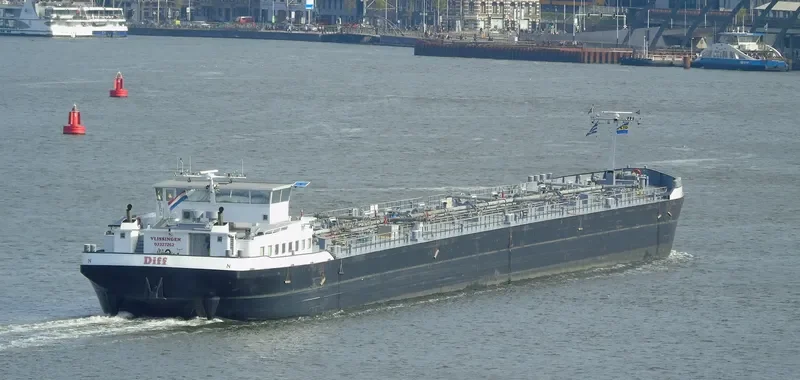 DIFF Tanker IMO 9309758