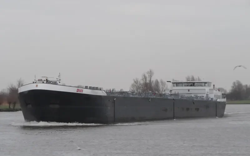 DIFF Tanker IMO 9309758 photo 6