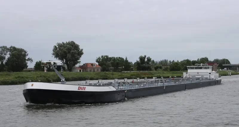 DIFF Tanker IMO 9309758 photo 9