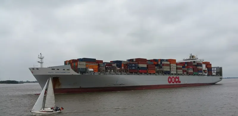 OOCL SOUTHAMPTON Container Ship IMO 9310240 photo 3