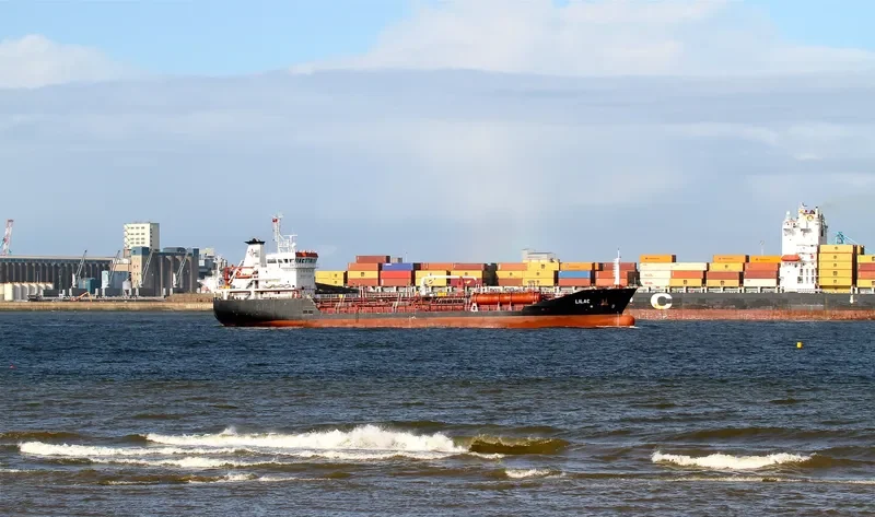 IHEM Tanker IMO 9310379 photo 9