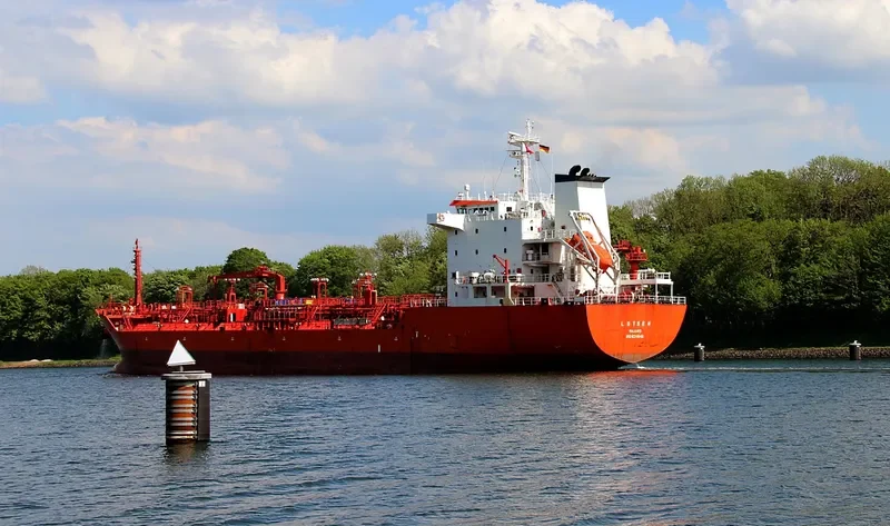 LUTSEN Tanker IMO 9311646 photo 2