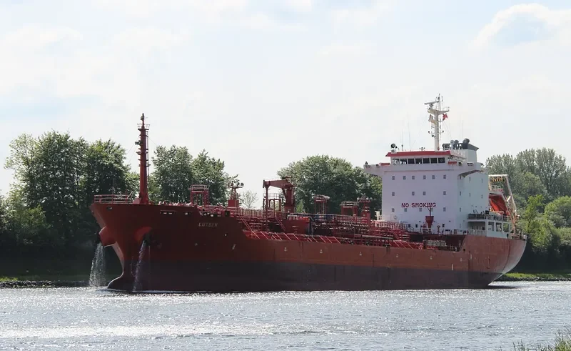 LUTSEN Tanker IMO 9311646 photo 4
