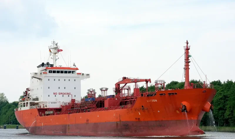 LUTSEN Tanker IMO 9311646 photo 6