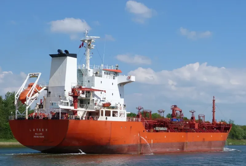 LUTSEN Tanker IMO 9311646 photo 8