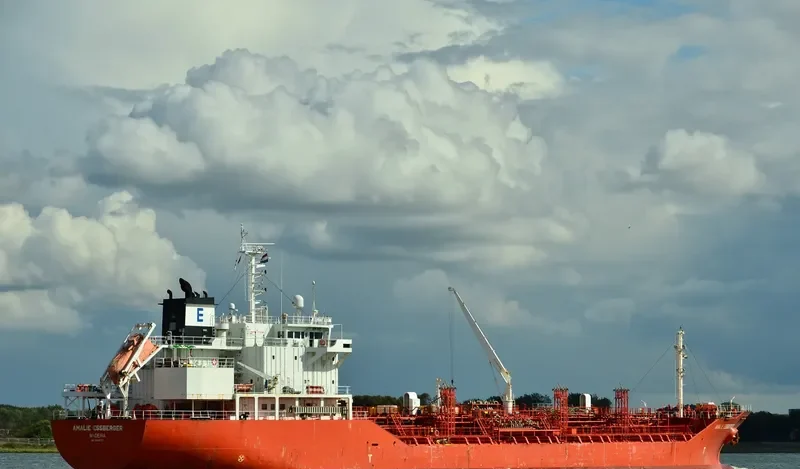AMALIE ESSBERGER Tanker IMO 9314777 photo 2