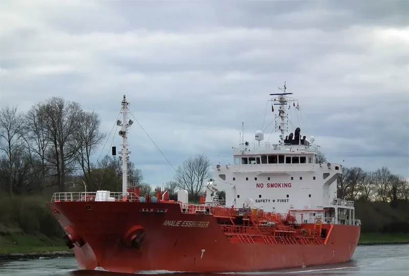 AMALIE ESSBERGER Tanker IMO 9314777 photo 5