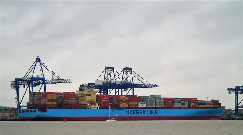 MAERSK SELETAR Container Ship IMO 9315197 photo 4