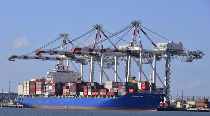 DONG CHENG BI HAI Container Ship IMO 9315343 photo 6