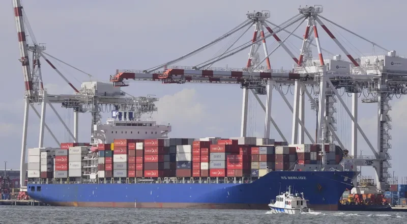 DONG CHENG BI HAI Container Ship IMO 9315343 photo 7