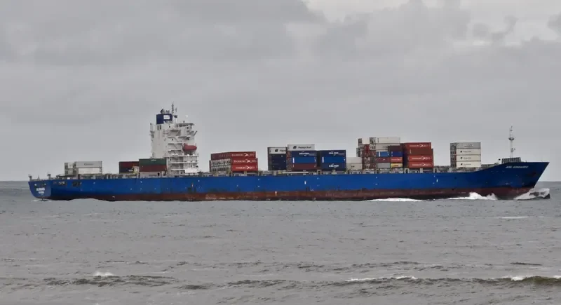DONG CHENG HAO HAI Container Ship IMO 9315355 photo 6