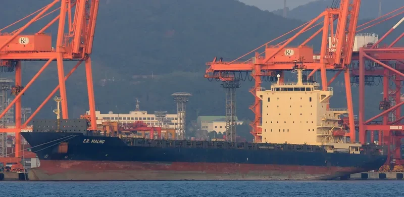 KMTC TIANJIN Container Ship IMO 9315848 photo 3