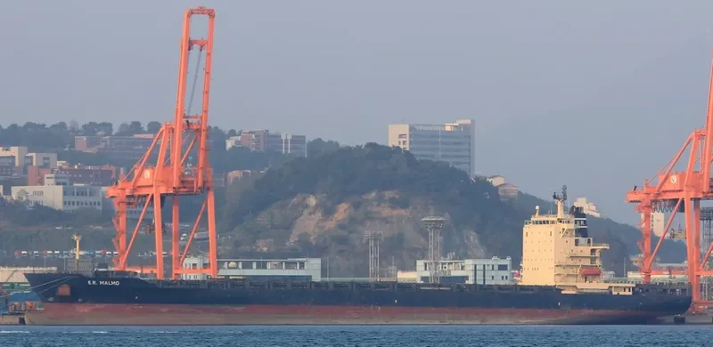 KMTC TIANJIN Container Ship IMO 9315848 photo 4