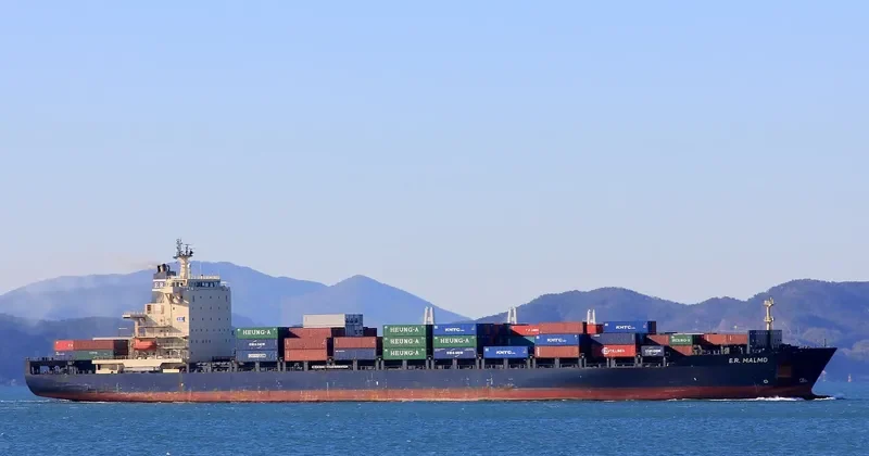 KMTC TIANJIN Container Ship IMO 9315848 photo 6