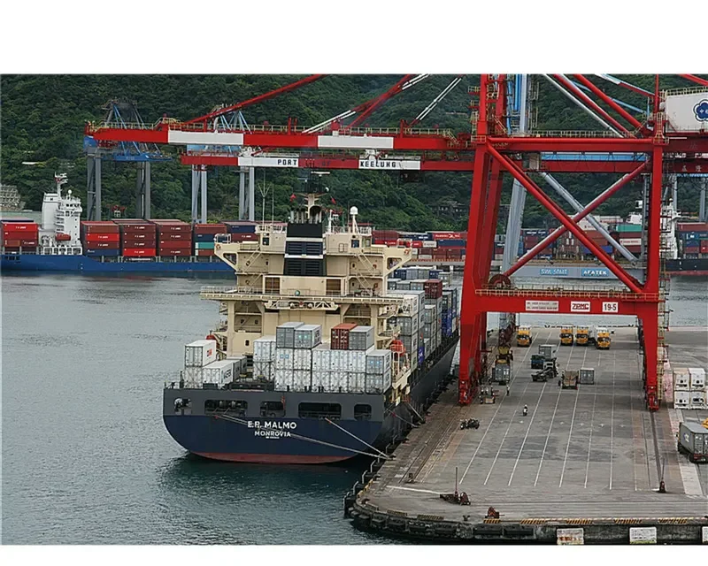 KMTC TIANJIN Container Ship IMO 9315848 photo 7