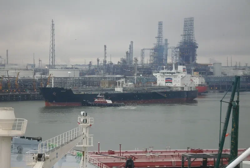 AVAX Tanker IMO 9315939 photo 3