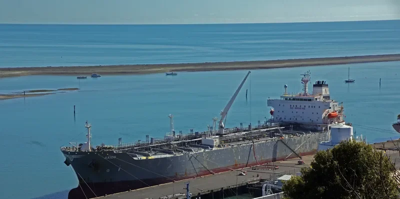 AXIOS Tanker IMO 9315941 photo 2