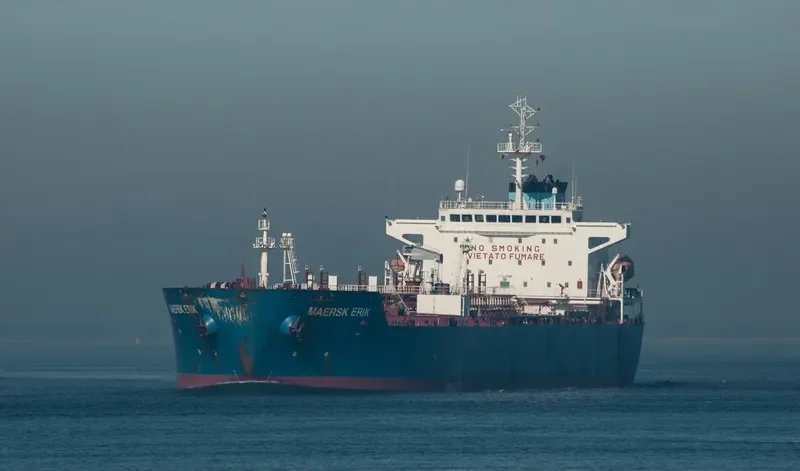 MAERSK ERIK Tanker IMO 9316608 photo 9