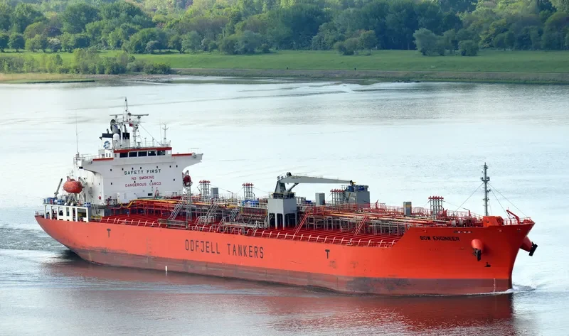BOW ENGINEER Tanker IMO 9317860 photo 2