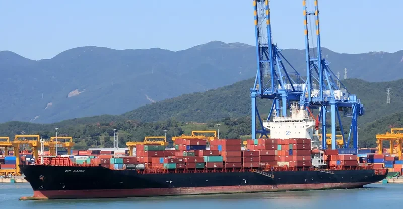 XIAMEN Container Ship IMO 9318151 photo 8