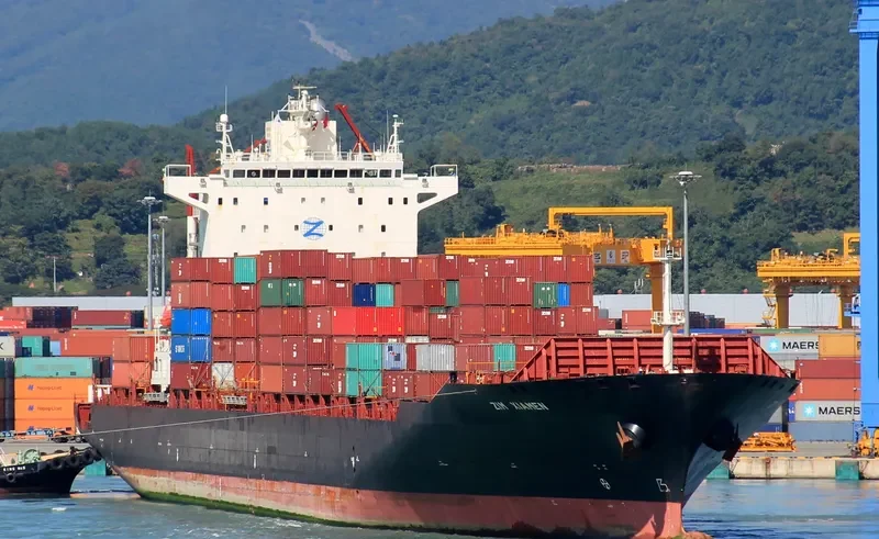 XIAMEN Container Ship IMO 9318151 photo 9