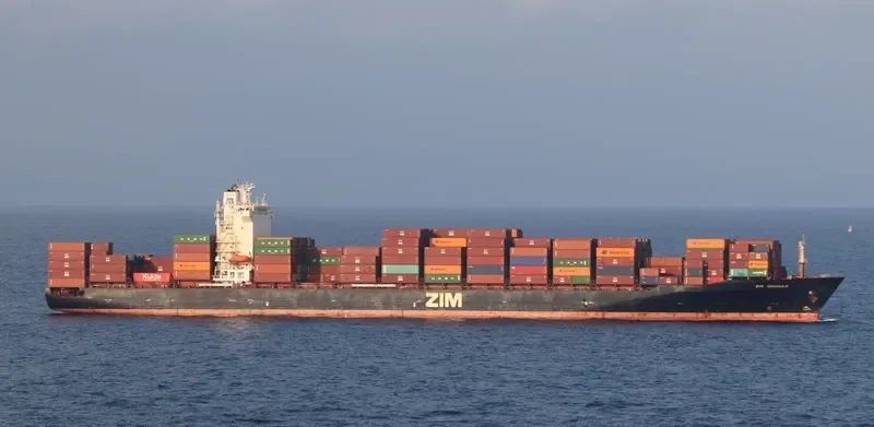 ZIM QINGDAO Container Ship IMO 9318163 photo 3