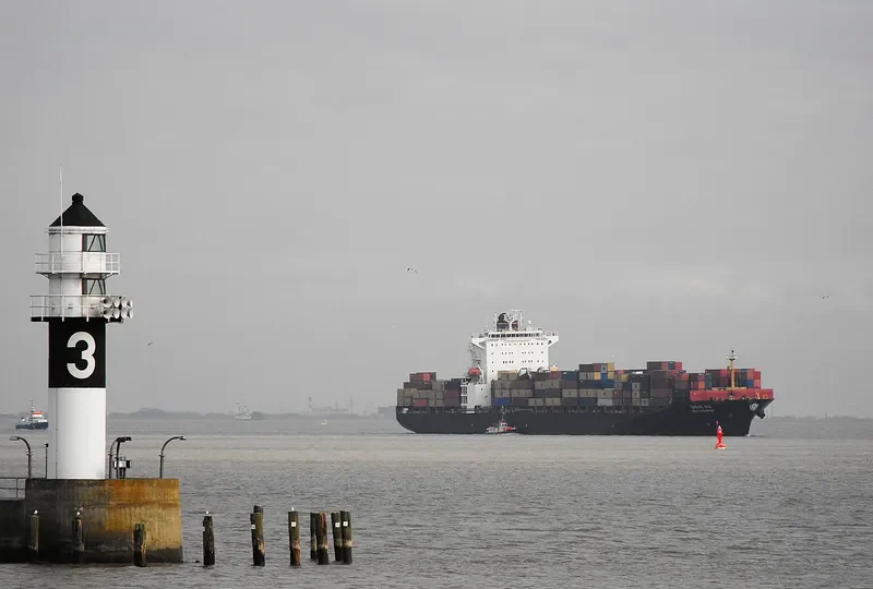 ZIM QINGDAO Container Ship IMO 9318163 photo 6