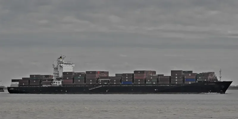 ZIM QINGDAO Container Ship IMO 9318163 photo 7