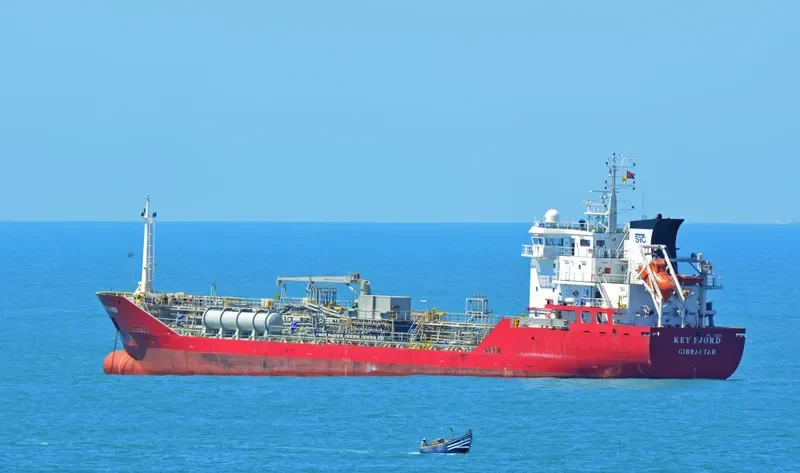 DEE FISHER Tanker IMO 9318216 photo 10