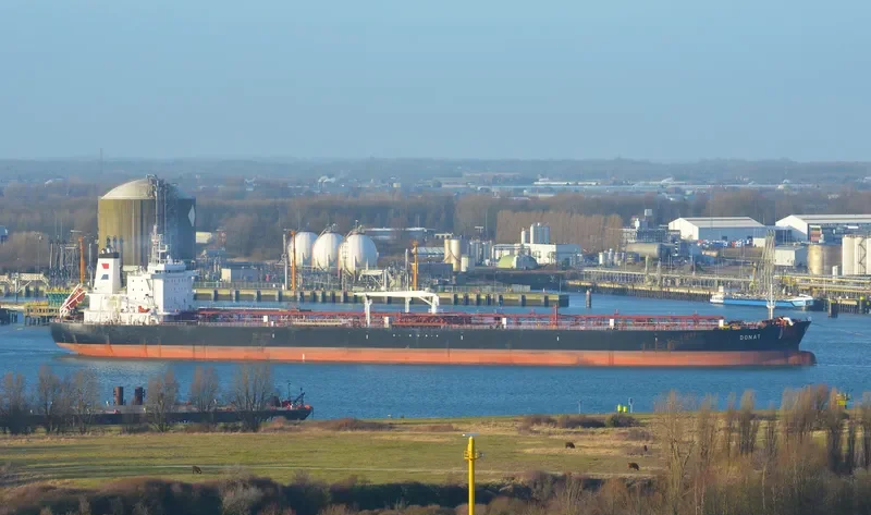 DONAT Tanker IMO 9318539 photo 8