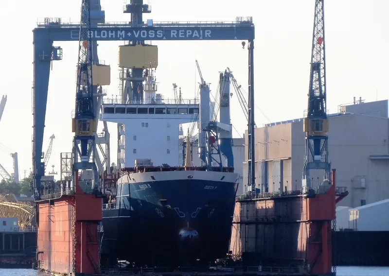 QUEEN B Container Ship IMO 9318929