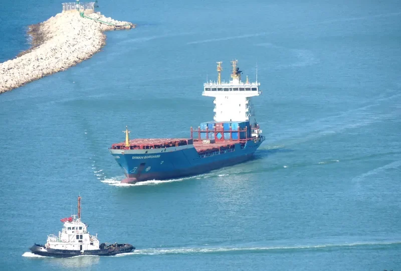 QUEEN B Container Ship IMO 9318929 photo 8