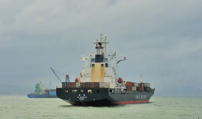 YM INVENTIVE Container Ship IMO 9319105 photo 5