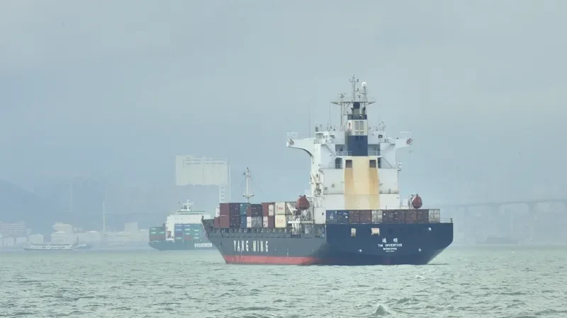 YM INVENTIVE Container Ship IMO 9319105 photo 6