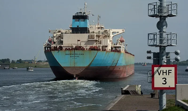 MAERSK PELICAN Tanker IMO 9319686 photo 10