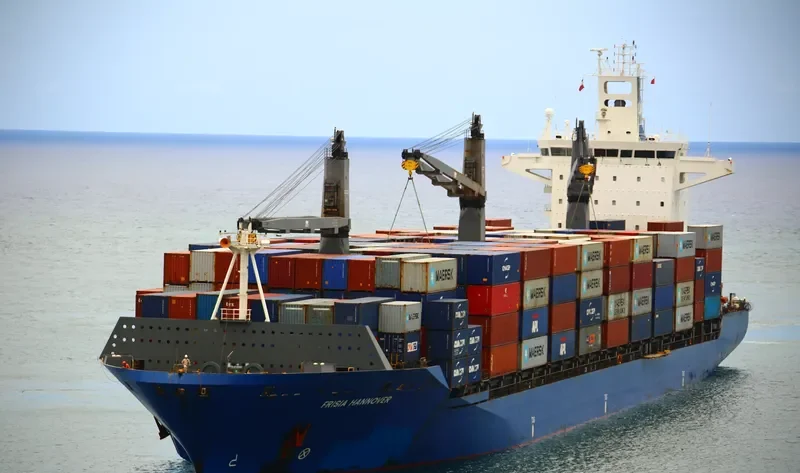 SEASPAN HANNOVER Container Ship IMO 9320013 photo 3